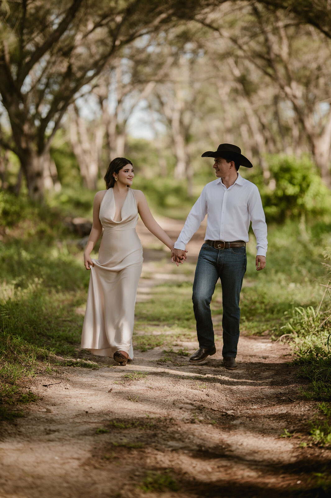 Fátima y Azael en una fotografía editorial
